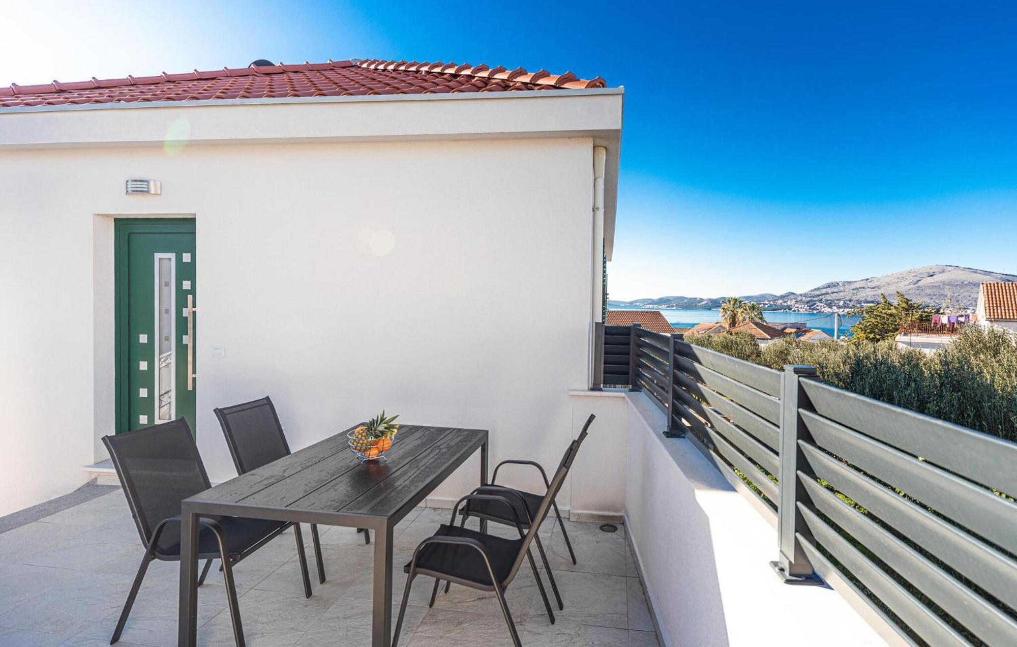 Apartment Beautiful In Okrug Gornji With Kitchen